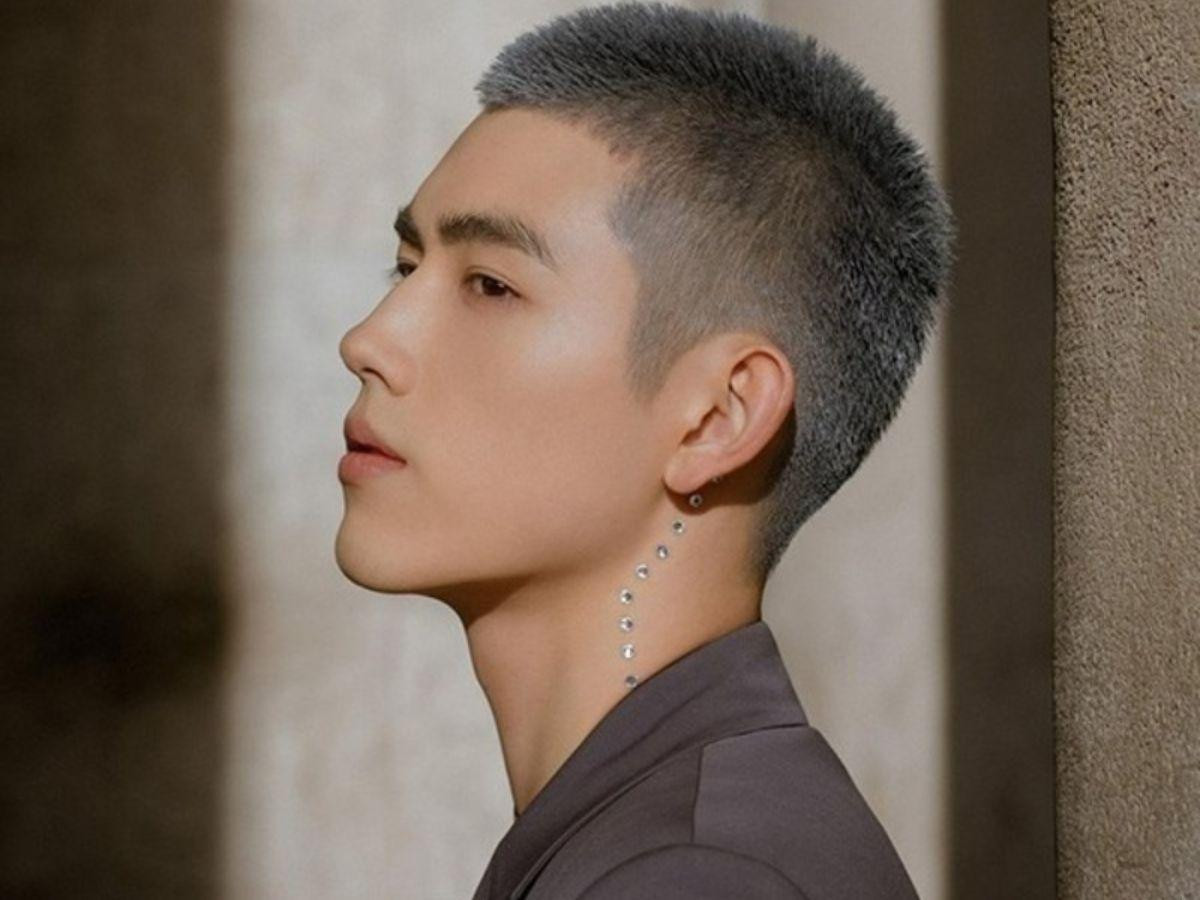 Kiểu tóc Taper Fade, chuyển đổi độ dài tóc nhẹ nhàng ở thái dương và gáy, giữ lại độ dài nhiều hơn ở hai bên, mang đến vẻ ngoài lịch lãm, tinh tế, kiểu tóc nam quân đội