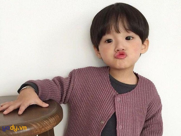 Kiểu tóc tém đơn giản cho bé trai Hàn Quốc, tóc đen