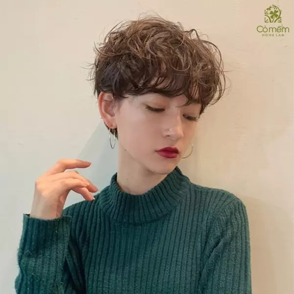 Kiểu tóc tém xoăn xù