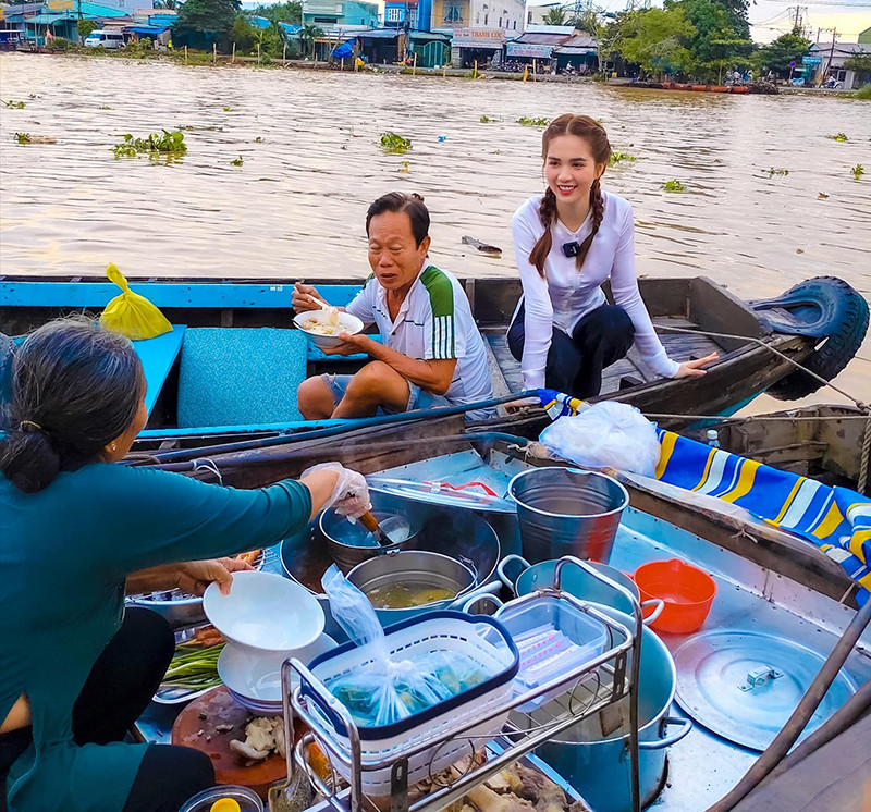 Kiểu tóc tết hai bên cho áo bà ba xinh xắn