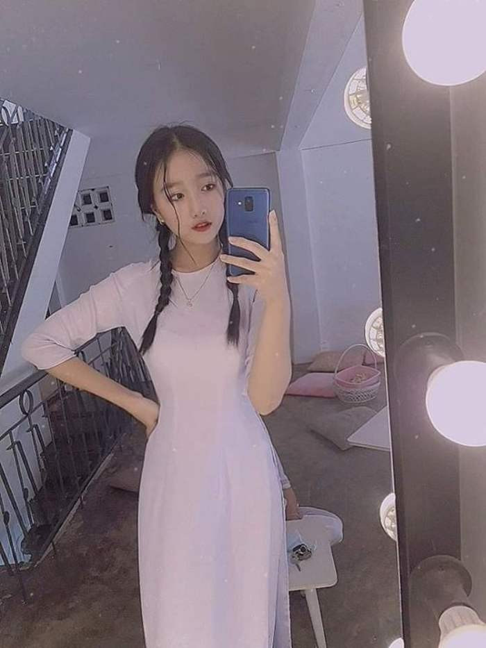 Kiểu tóc tết hai bím dễ thương khi mặc áo dài trắng