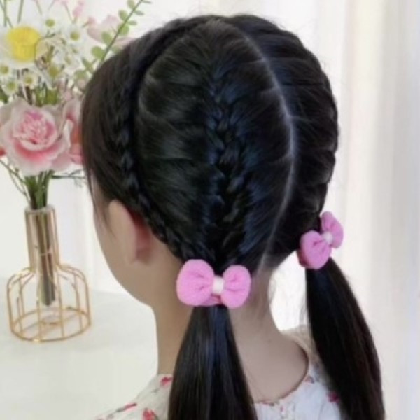 Kiểu tóc tết kết hợp xoắn hai bên nhẹ nhàng cho bé gái đi học
