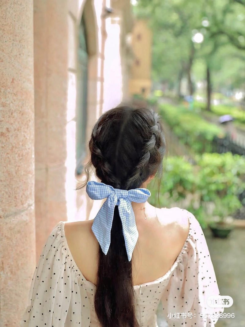 Kiểu tóc tết thác nước mềm mại, lãng mạn