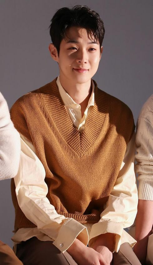 Kiểu tóc Textured Crop bồng bềnh tự nhiên, phù hợp với phong cách trẻ trung