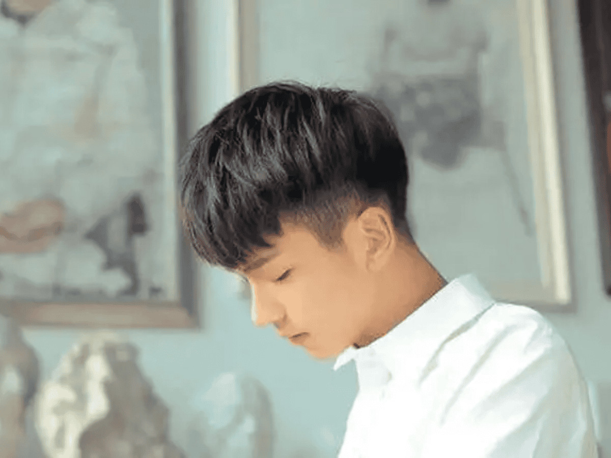 Kiểu tóc Textured Crop cho khuôn mặt tròn