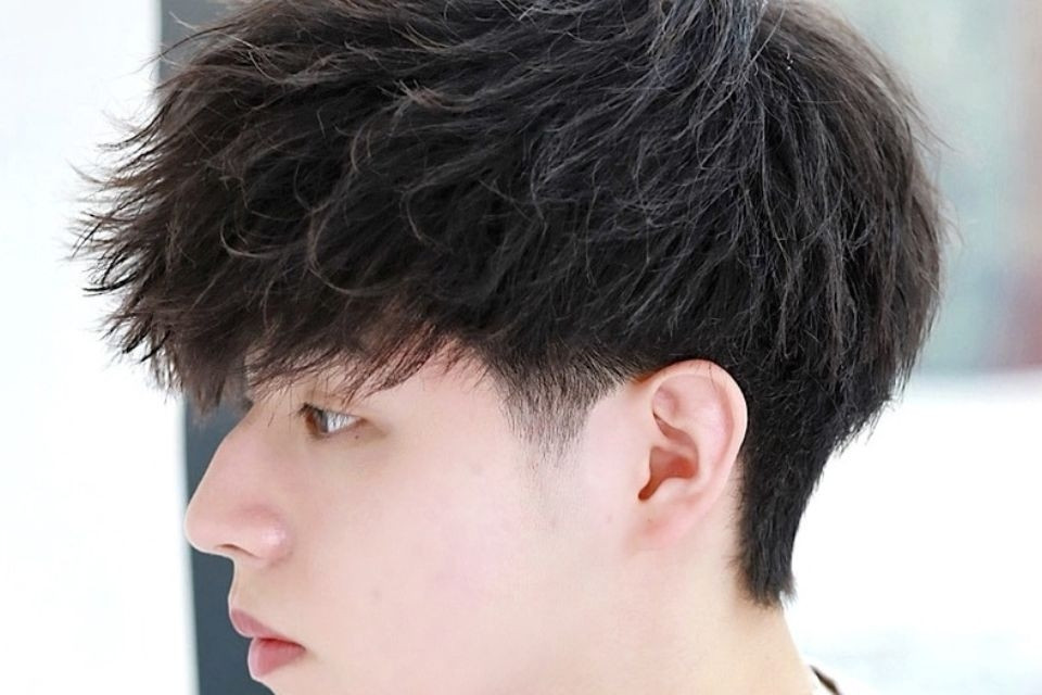 Kiểu tóc two block uốn con sâu, sáng tạo và độc đáo