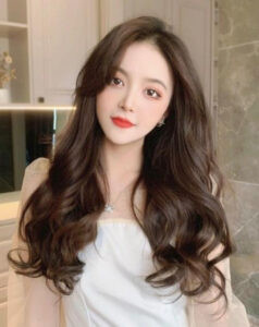 Kiểu tóc uốn đuôi gợn sóng