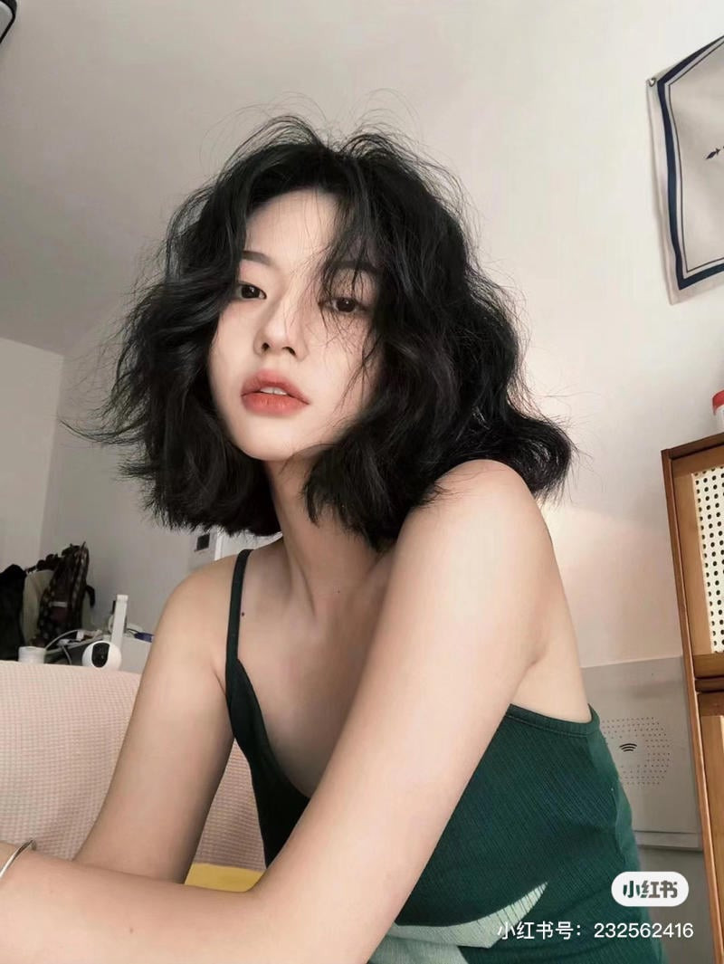 Kiểu tóc uốn ngắn đẹp cho nữ phong cách Hàn Quốc