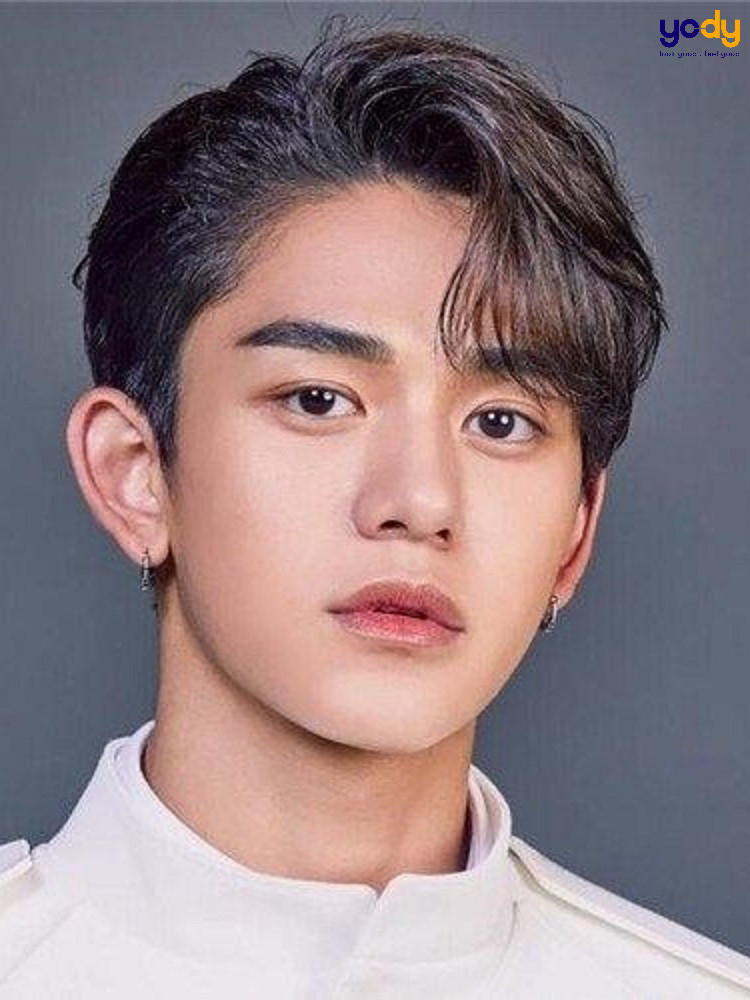 Kiểu tóc uốn side part chia 7/3