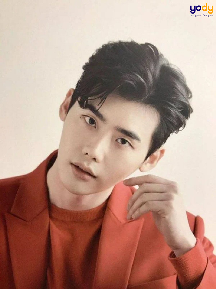 Kiểu tóc uốn side part cho mặt trái xoan