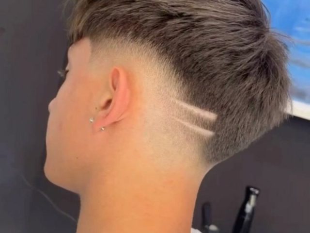 Kiểu tóc vẽ đơn giản với đường nét tinh tế ở thái dương