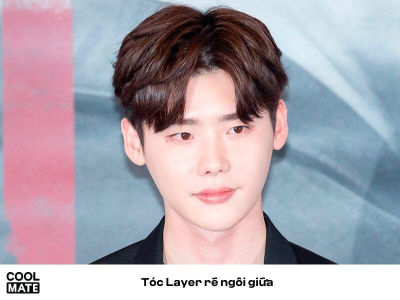 Layer rẽ ngôi giữa phong trần cho mặt kim cương