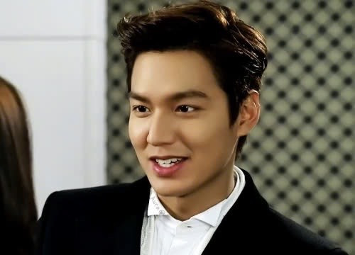 Lee Min Ho lịch lãm với mái tóc vuốt gọn gàng, phong cách Kim Tan trong The Heirs
