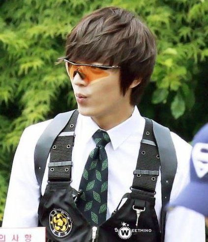Lee Min Ho với kiểu tóc ngôi lệch thanh lịch, đậm chất City Hunter