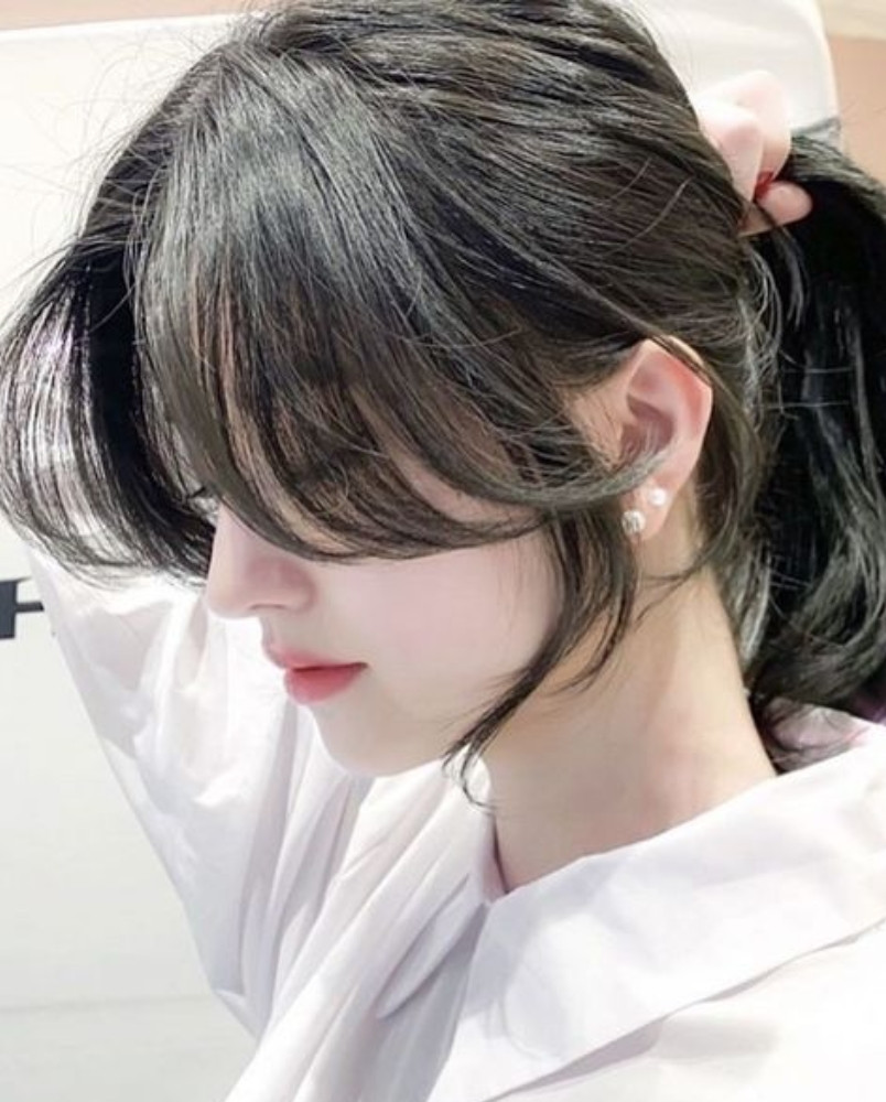 Mái bay thời thượng cho nữ, tạo độ bồng bềnh tự nhiên và che khuyết điểm trán hói một cách khéo léo, mang lại vẻ ngoài thanh lịch