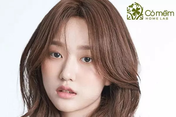 Mái layer lệch cho nàng khuôn mặt cân đối, che khuyết điểm tốt