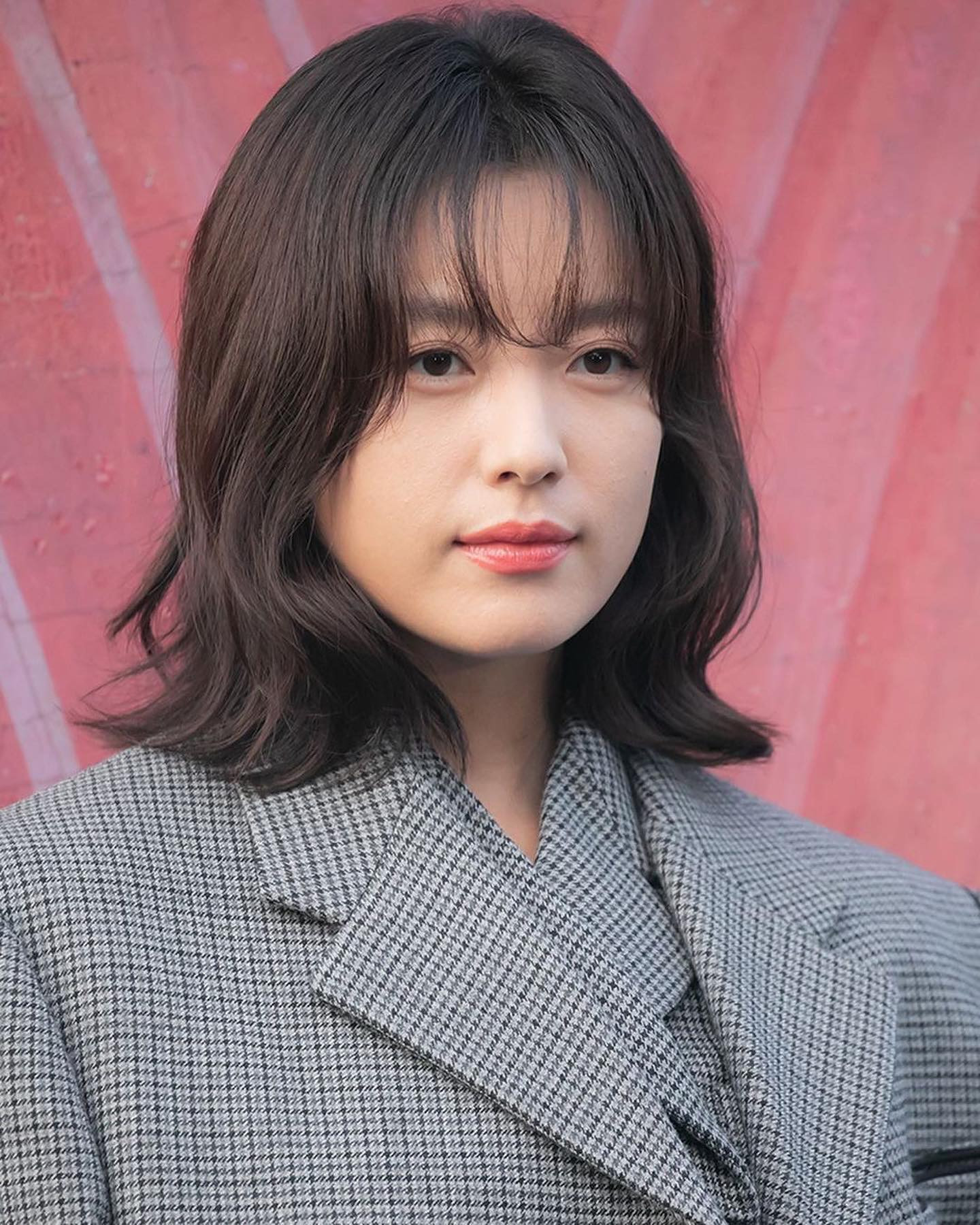 Mái thưa giúp che đi khuyết điểm, làm tóc ngắn trở nên đẹp hơn