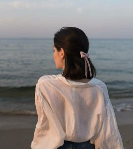 Mái tóc ngắn Pixie cá tính, chụp từ góc sau ấn tượng