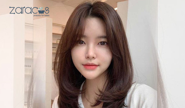 Mái tóc ngắn tỉa lớp nhẹ nhàng, mang lại vẻ đẹp tự nhiên và thanh lịch cho mẹ bầu.