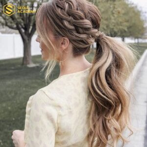 Mái tóc thắt bím đuôi ngựa hiện đại, giúp phái đẹp tự tin tỏa sáng trong mọi bữa tiệc.