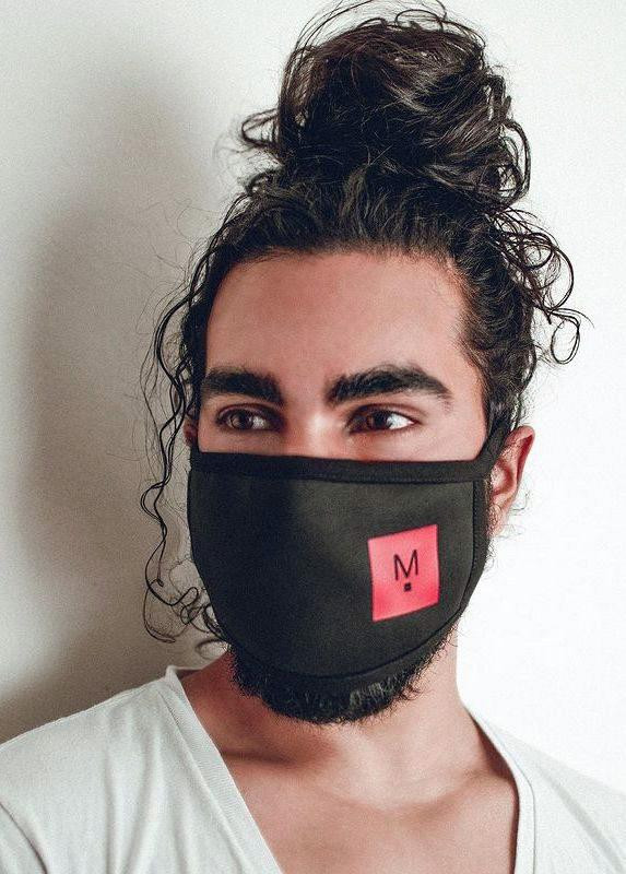 Man Bun xoăn vàng ánh kim đầy lãng tử