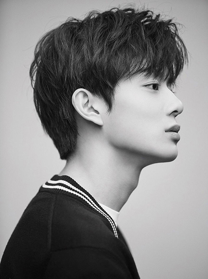 Mẫu tóc Layer nam tính, tạo độ bồng bềnh và tự nhiên cho mái tóc, là một kiểu tóc nam đẹp 2023