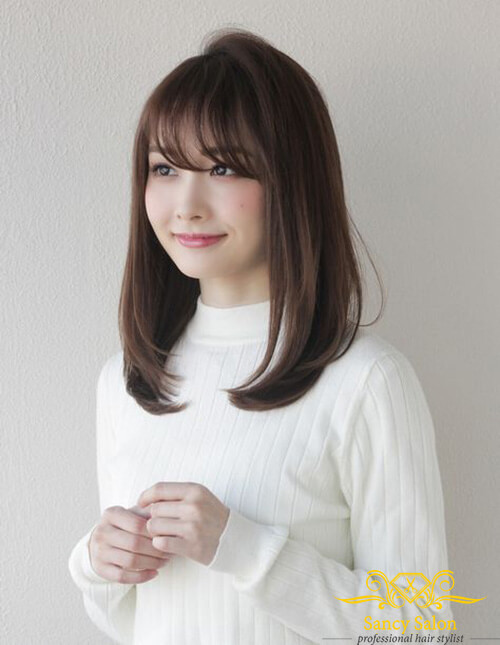 Mẫu tóc lửng nữ ép cụp đuôi mái thưa tự nhiên và cuốn hút