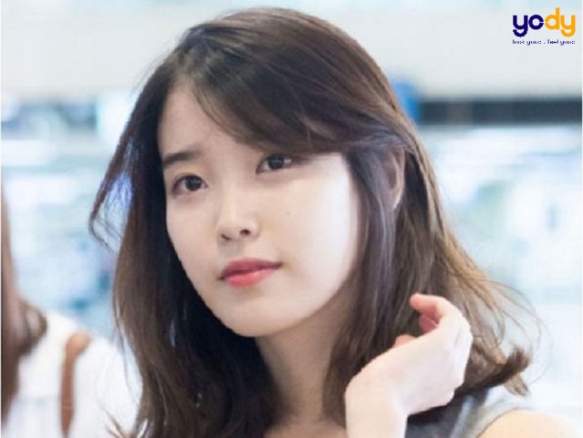 Mẫu tóc ngắn mái chéo thanh lịch giúp gương mặt tròn thon gọn hơn