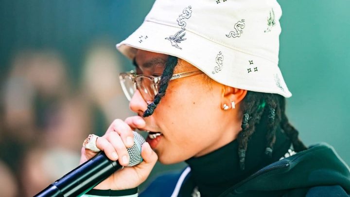 Mô tả chung về kiểu tóc của Wxrdie với màu sắc nổi bật và phong cách riêng