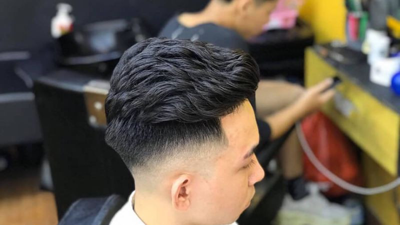 Mohican dài vuốt mái lệch, mang đến vẻ ngoài cá tính và năng động