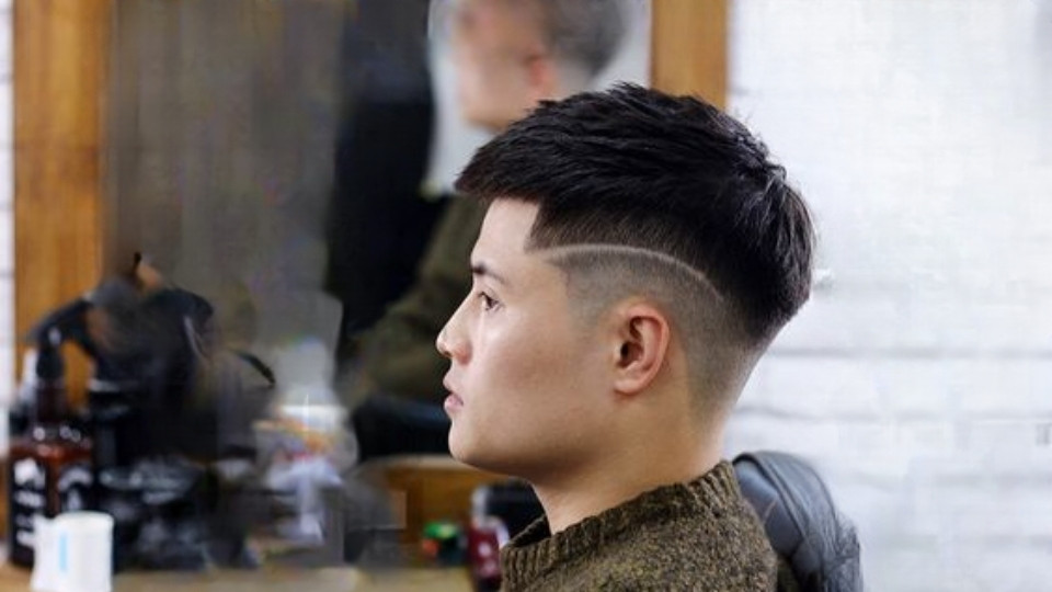 Mohican để gáy phối cùng kiểu undercut mạnh mẽ
