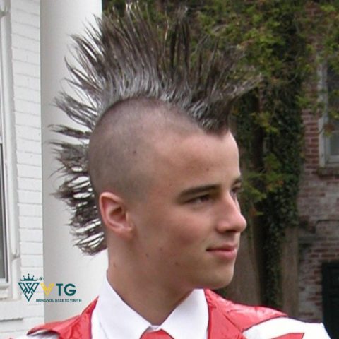 Mohican mohawk nguyên thủy với phần tóc đỉnh đầu dựng đứng