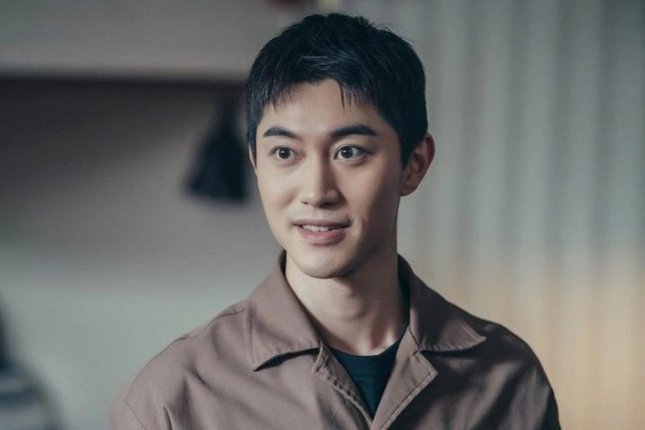 Một chàng trai với kiểu tóc Jerry lịch lãm