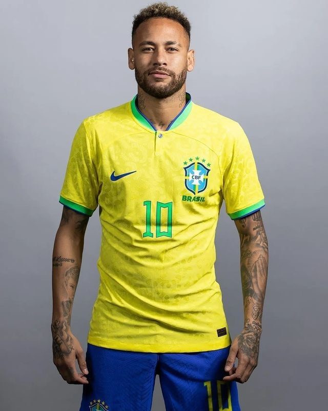 Neymar với mái tóc được chăm sóc kỹ lưỡng