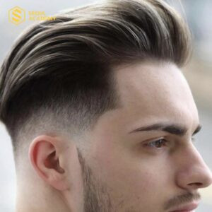 Người mẫu nam với kiểu tóc Pompadour vuốt cao lịch lãm và sang trọng