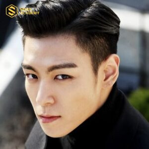 Người mẫu nam với kiểu tóc Undercut 7/3 hiện đại và lịch lãm