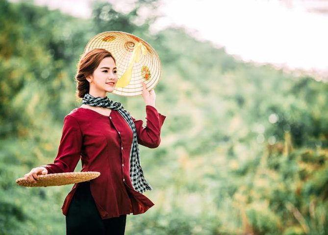 Nguyên tắc chọn kiểu tóc mặc áo bà ba duyên dáng