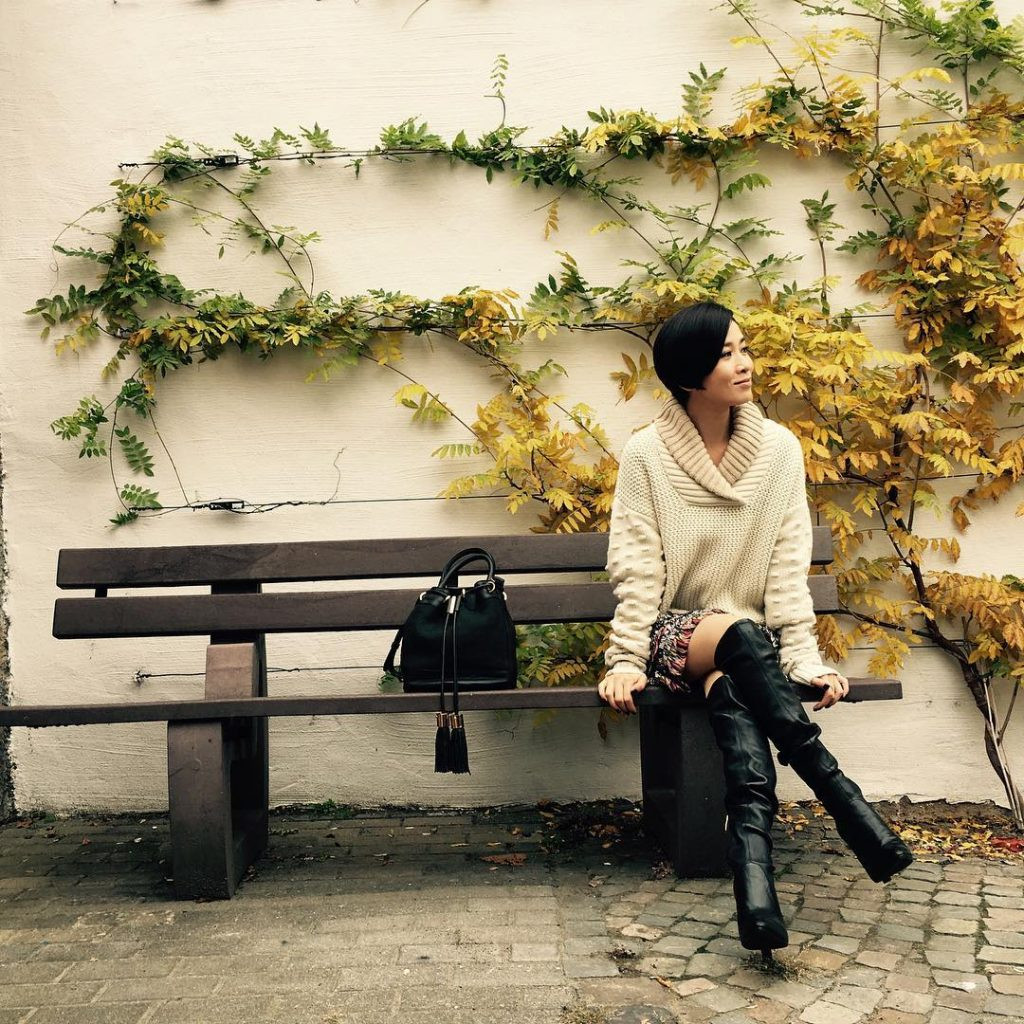 Nữ diễn viên Xa Thi Mạn với kiểu tóc ngắn uốn nhẹ nhàng