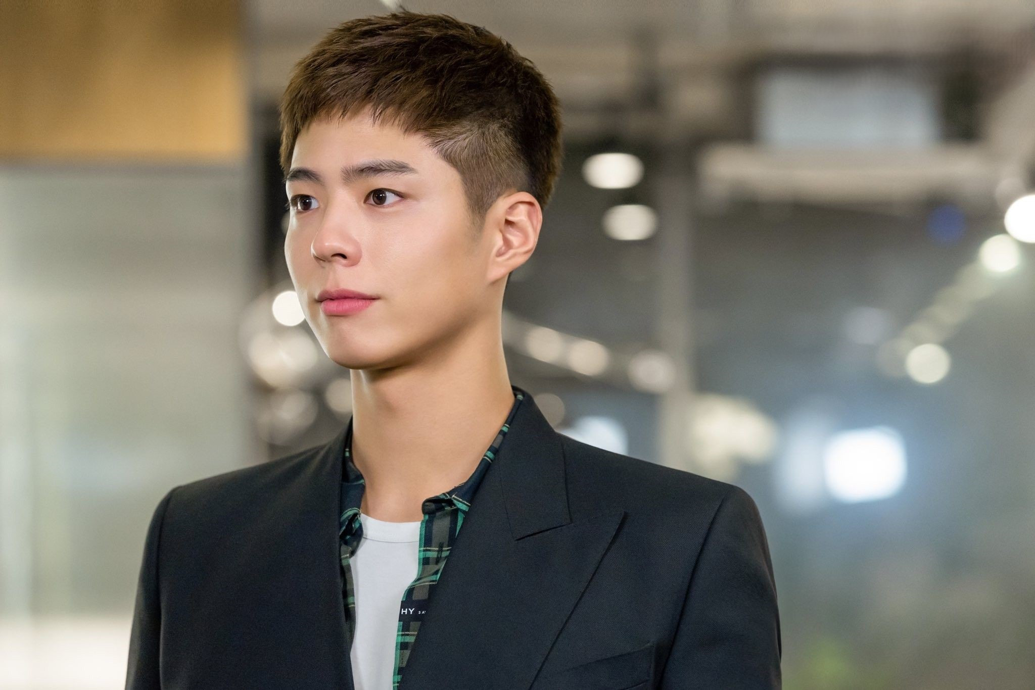 Park Bo Gum phá cách với kiểu tóc Mohican mạnh mẽ, cá tính