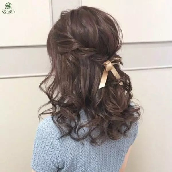 Phong cách buộc tóc ngắn nửa đầu kiểu Hàn Quốc nữ tính