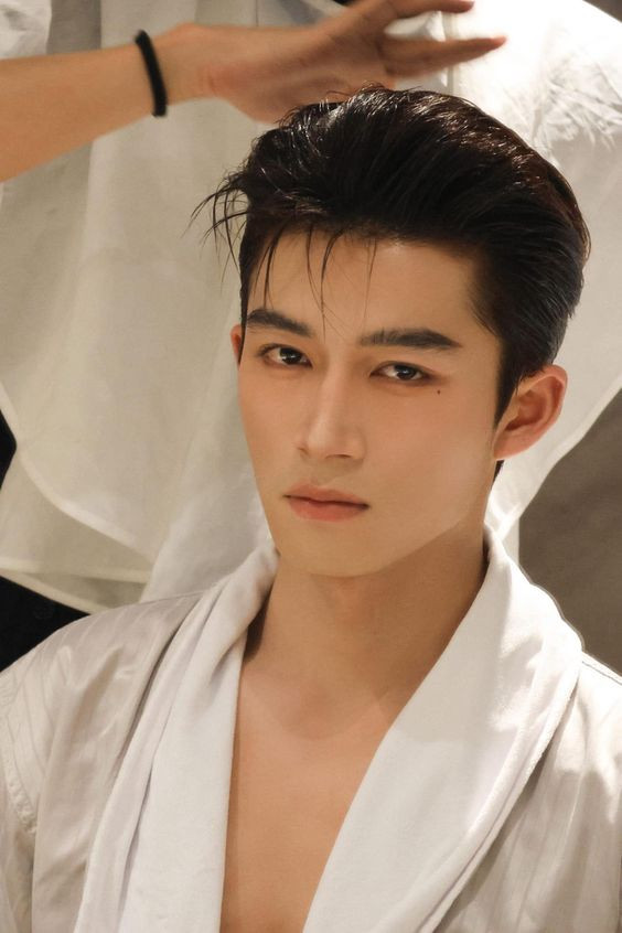 Phong cách Pompadour cổ điển đầy sang trọng cho kiểu tóc nam 30 tuổi