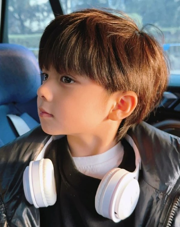 Phong cách tóc bé trai Hàn Quốc cực ngầu phù hợp với mặt dài