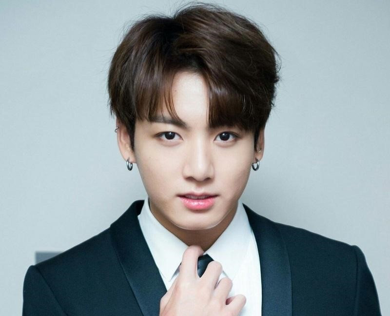 Phong cách tóc hai mái 7/3 lãng tử, được nhiều người yêu thích trong danh sách kiểu tóc nam hót 2023