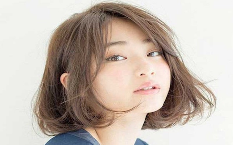 Phù hợp tóc bồ câu ngang vai với khuôn mặt dài