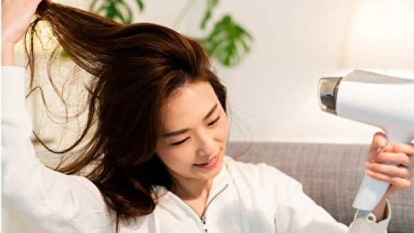 Sấy tóc đúng cách để có độ phồng tự nhiên cho tóc ngắn đẹp 2025 nữ