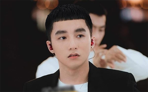 Sơn Tùng M-TP trong một tạo hình với kiểu tóc nam tầng lớp Itaewon, tôn lên nét điển trai.