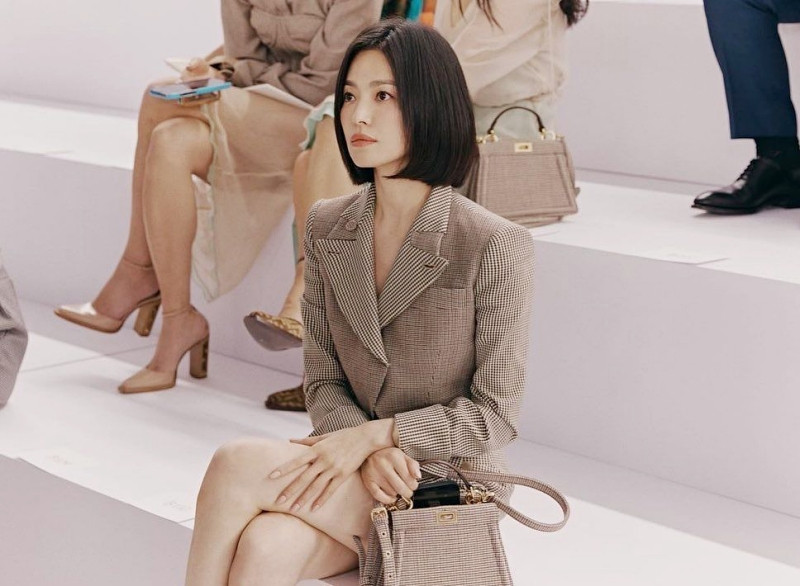 Song Hye Kyo sang trọng với tóc ngắn tại sự kiện Fendi
