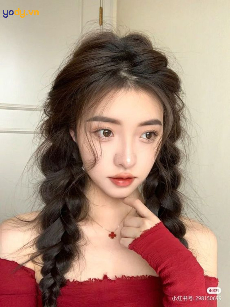 Thắt bím hai bên thái dương