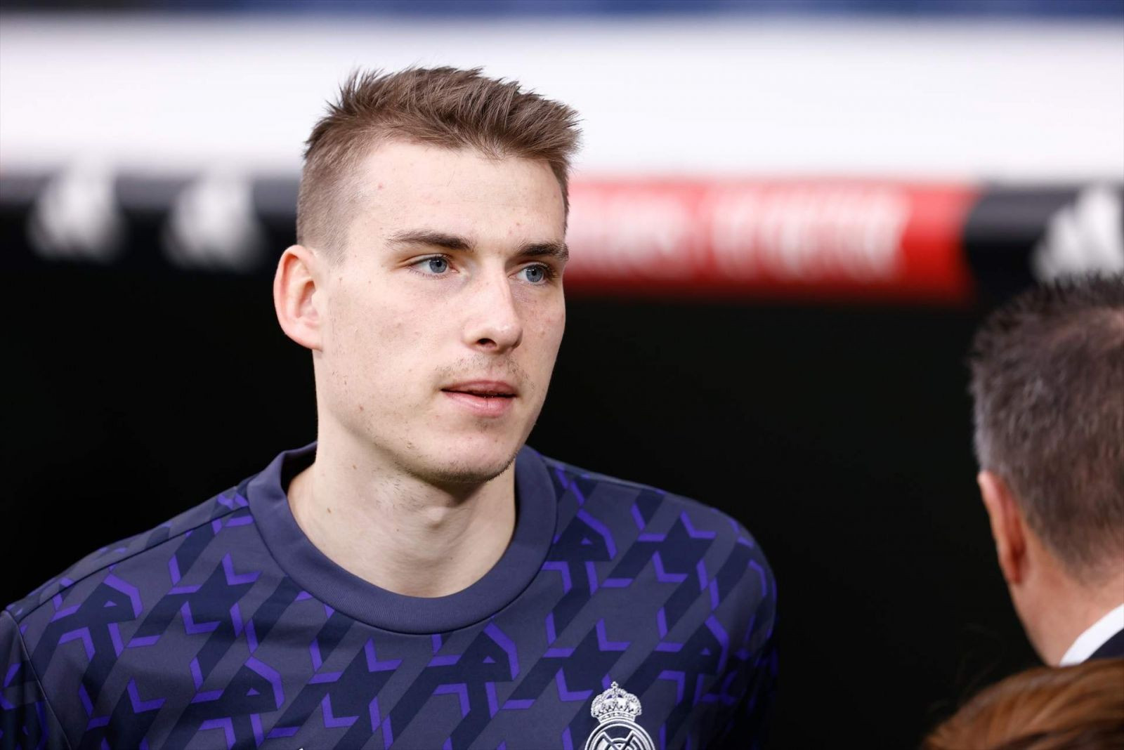 Thủ môn Andriy Lunin với kiểu tóc short quiff và skin fade gọn gàng