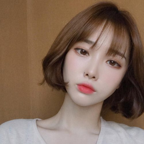 Tóc bob mái thưa trẻ trung cho mặt vuông tròn